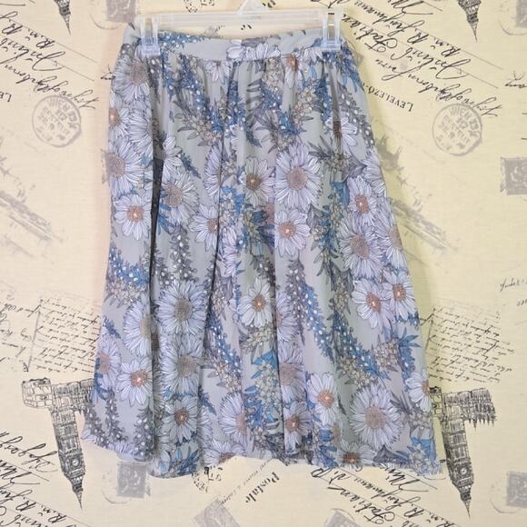 Astr Muted Floral Skirt small - Picture 2 of 9